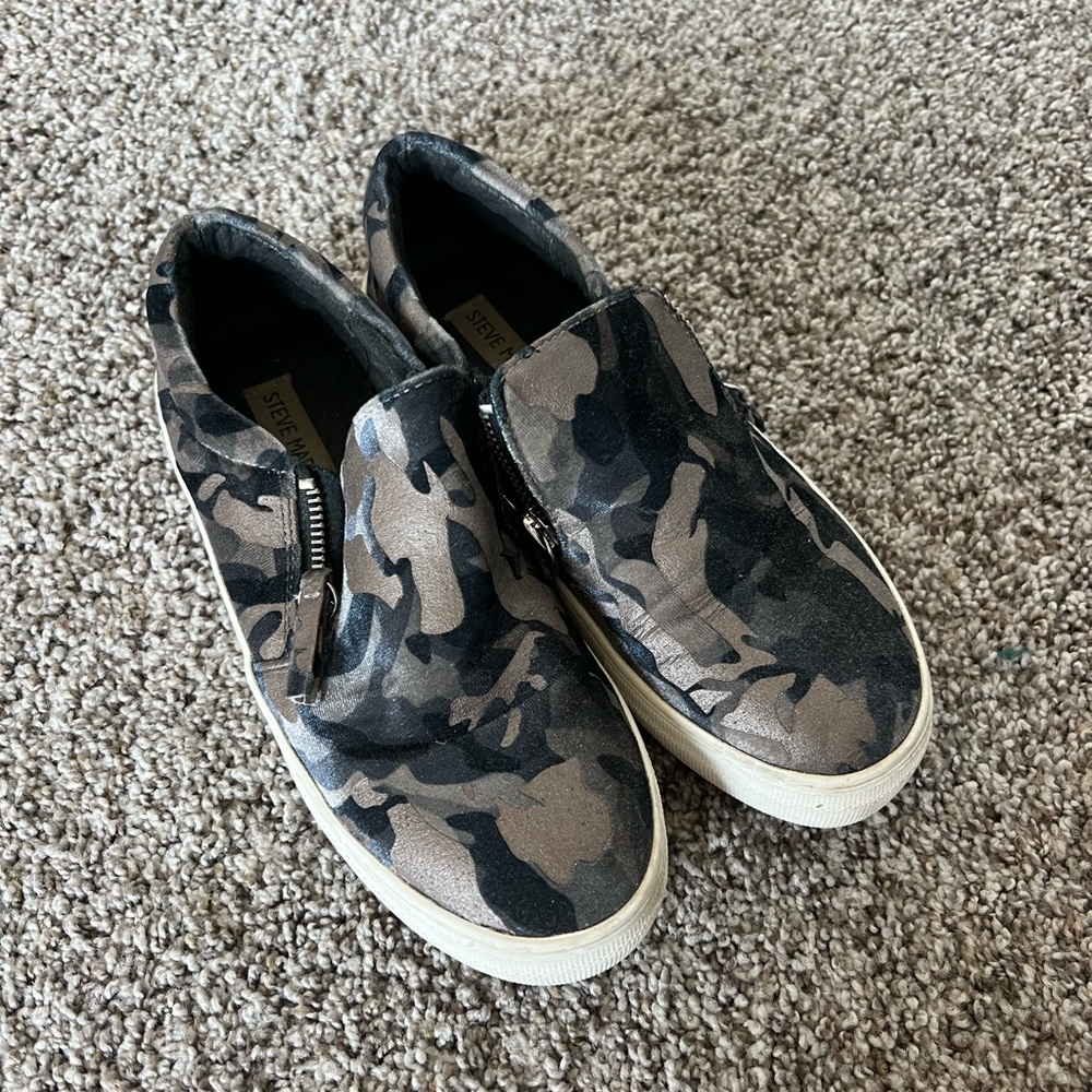 Steve Madden slip on shoes